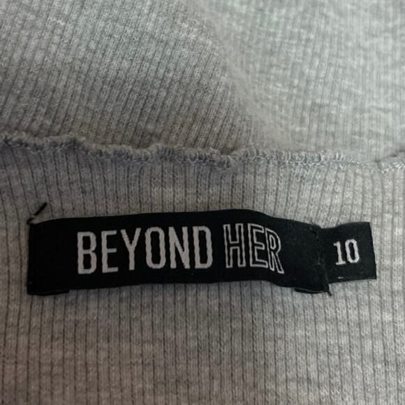 Beyond Her Gray Rib Knit Sleeveless Scalloped Cami Camisole Crop Tank Top Sz 10 - Picture 3 of 4